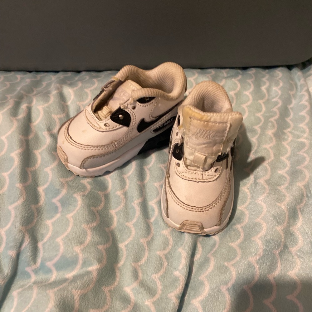 Nike shoes. Missing laces. Used.